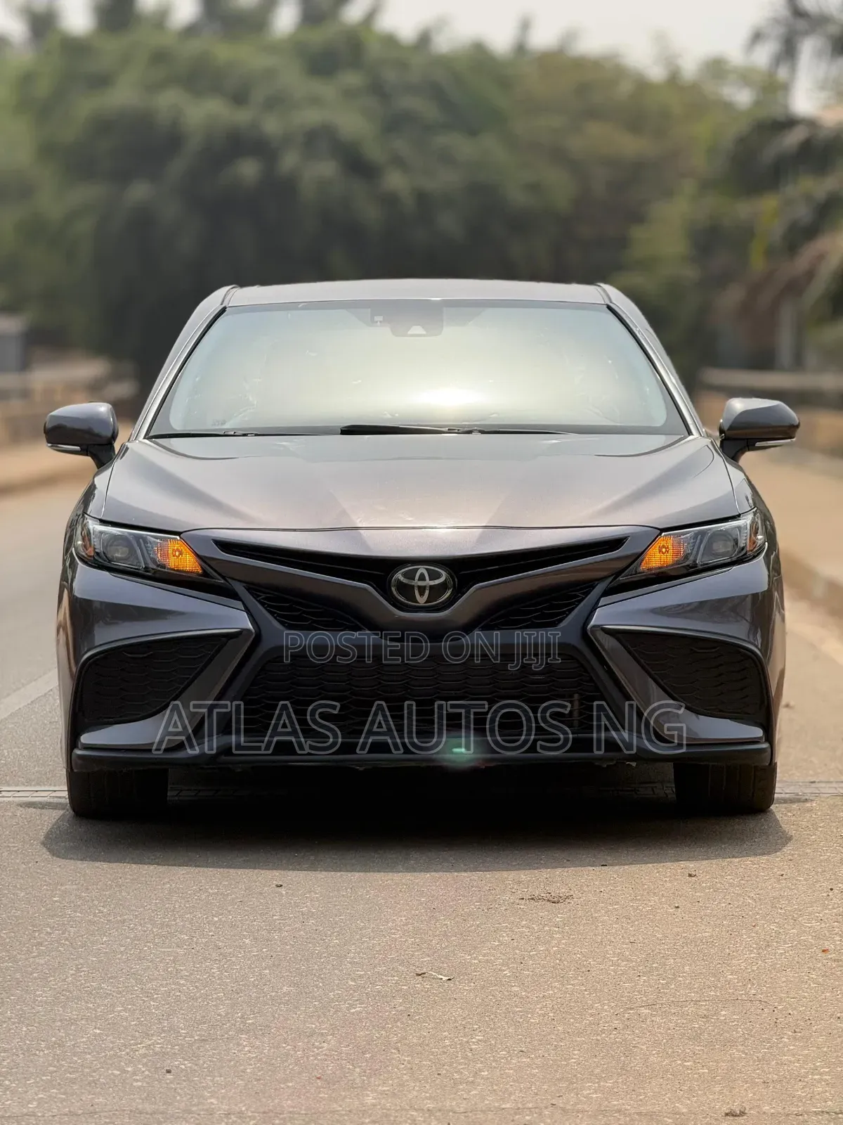 Toyota Camry SE 2022 Gray