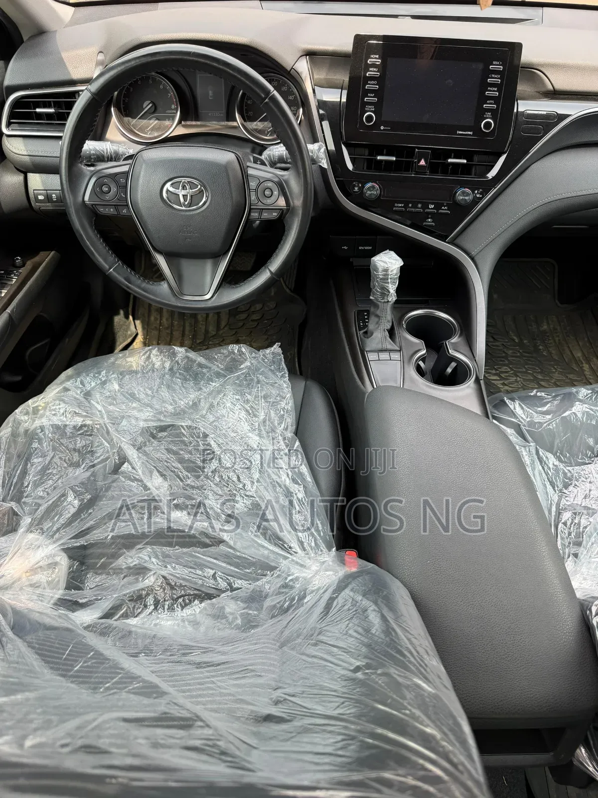Toyota Camry SE 2022 Gray
