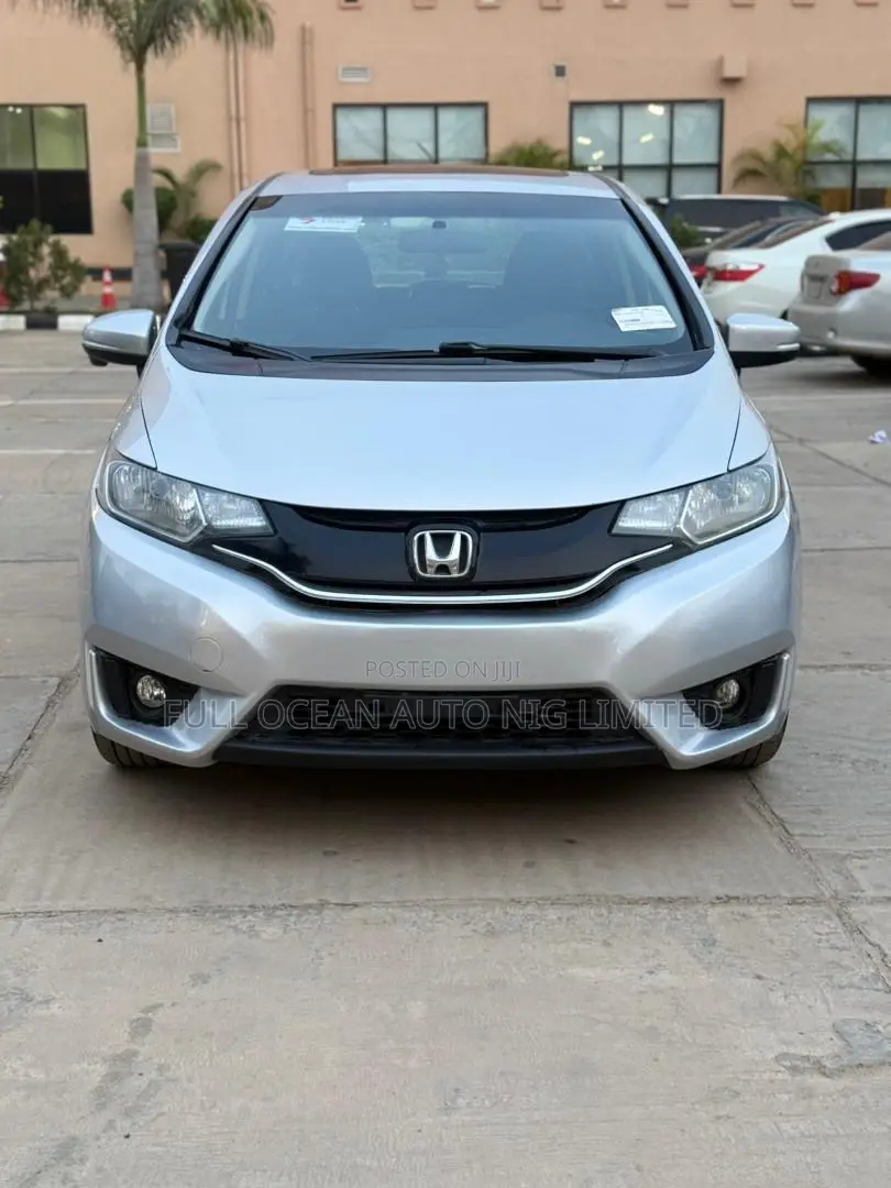 Honda Fit EX-L w/Navigation 4dr Hatchback (1.5L 4cyl CVT) 2015 Silver