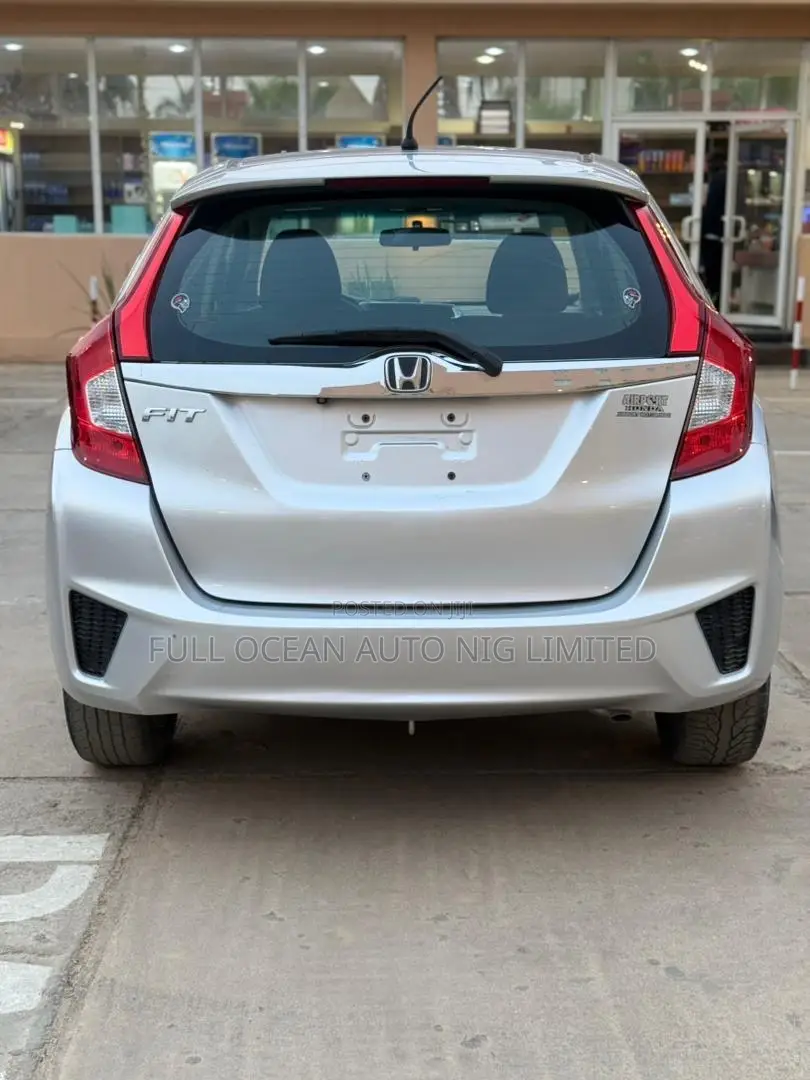 Honda Fit EX-L w/Navigation 4dr Hatchback (1.5L 4cyl CVT) 2015 Silver