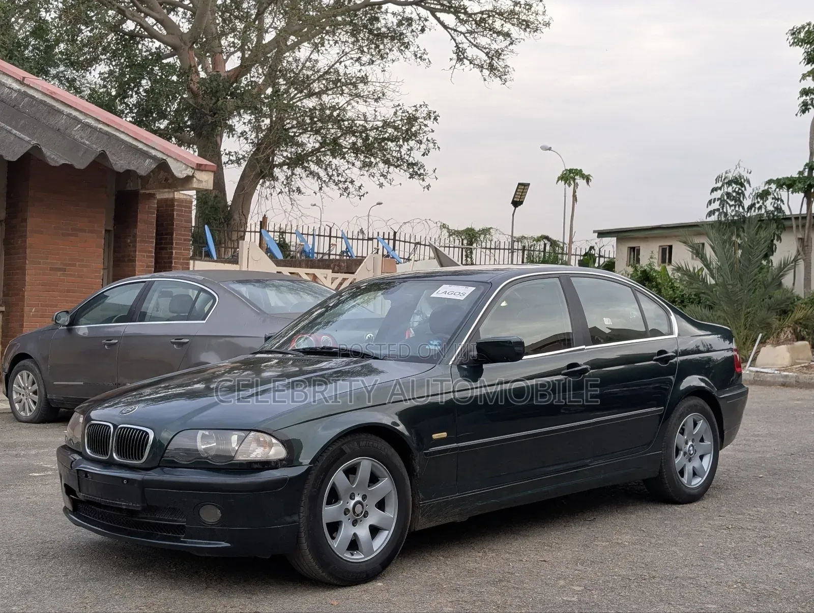 BMW 320i Sedan RWD 1999 Green