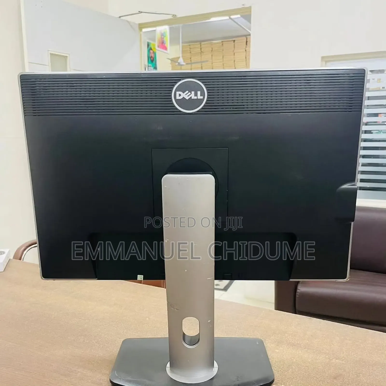 24 Inches 
Dell Ultra Sharp
