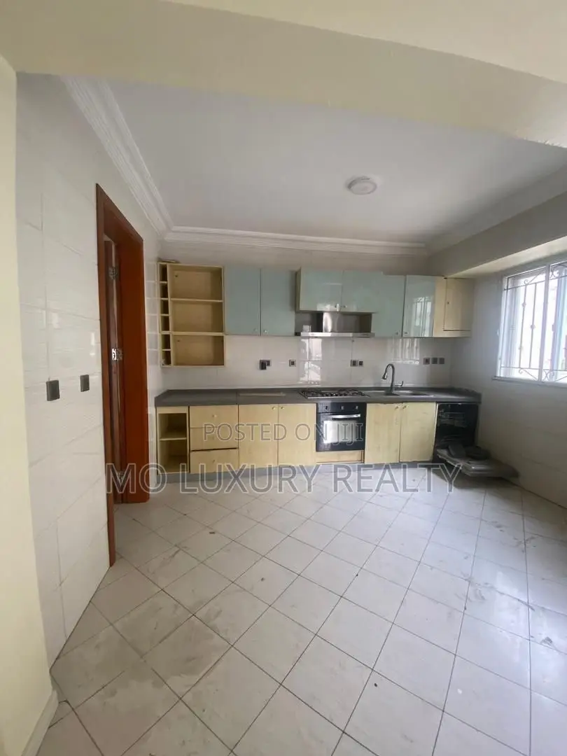 4bdrm Townhouse / Terrace in Ikoyi for rent
