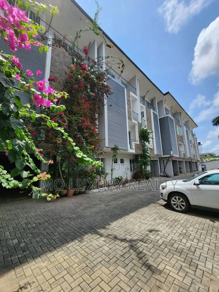 4bdrm Townhouse / Terrace in Ikoyi for rent