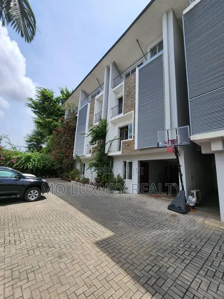 4bdrm Townhouse / Terrace in Ikoyi for rent