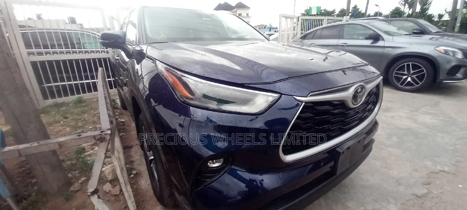 Toyota Highlander 2021 Blue