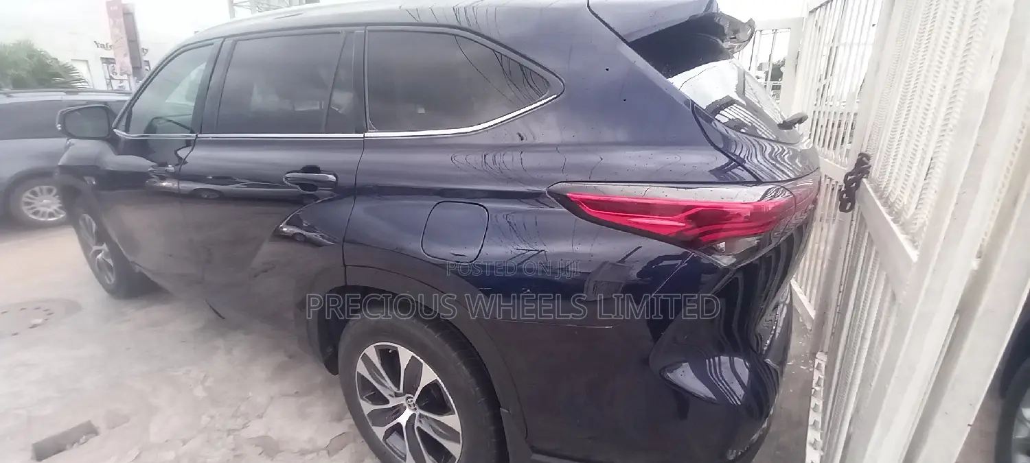 Toyota Highlander 2021 Blue