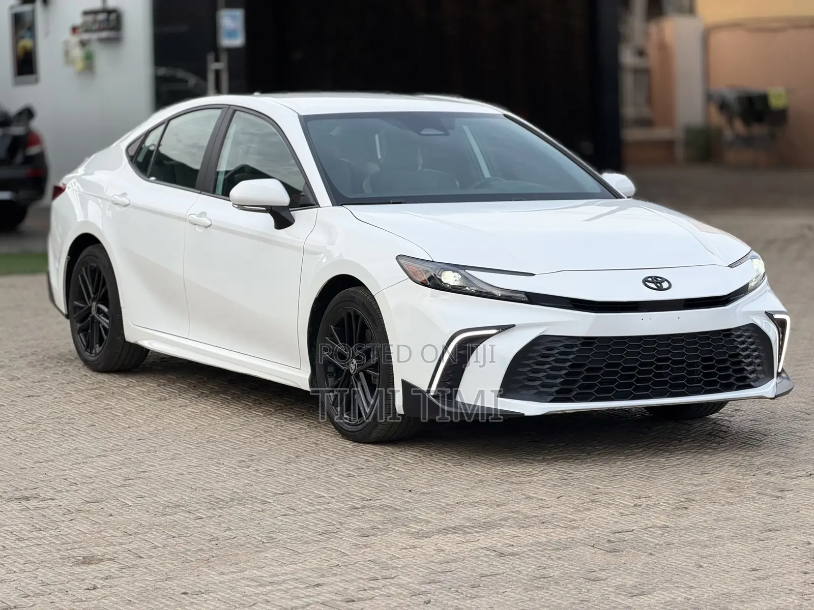 Toyota Camry SE 2025 White