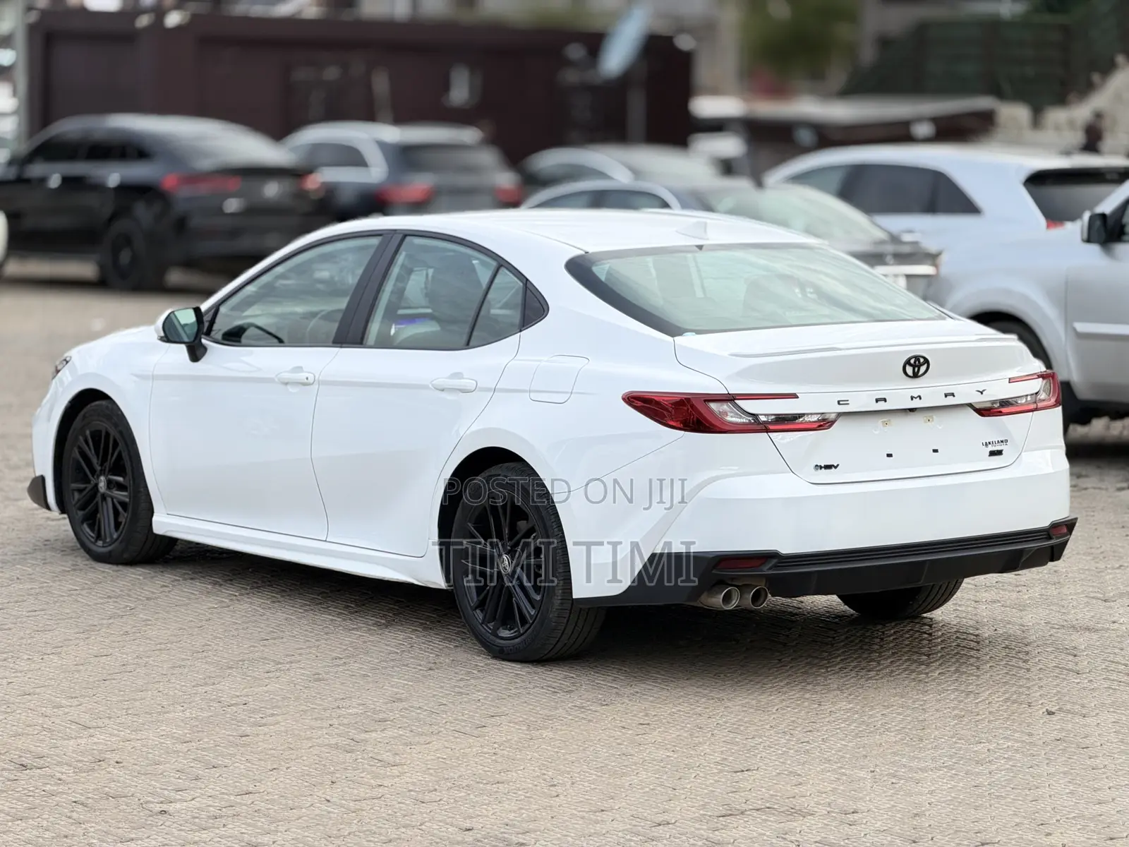 Toyota Camry SE 2025 White