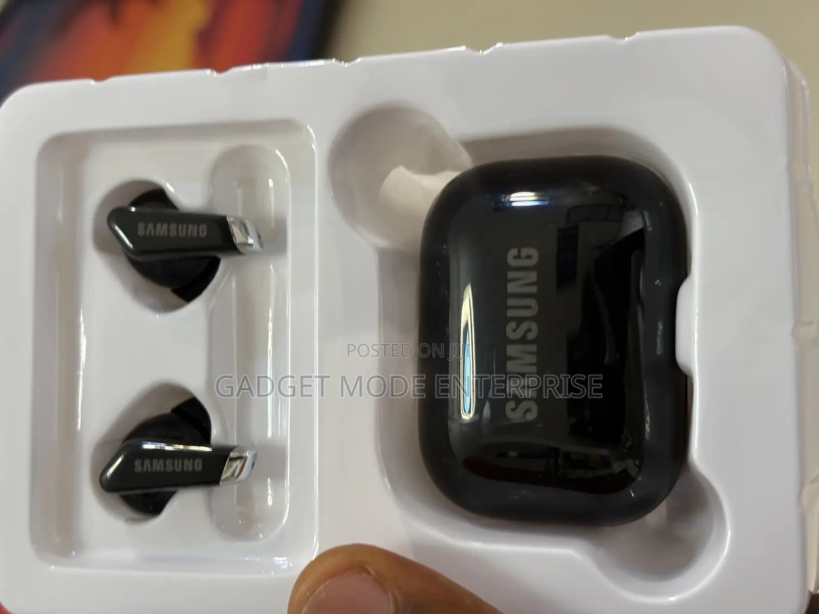 Samsung Mg-S20 Led Buds Are Wireless Bluetooth Earbuds