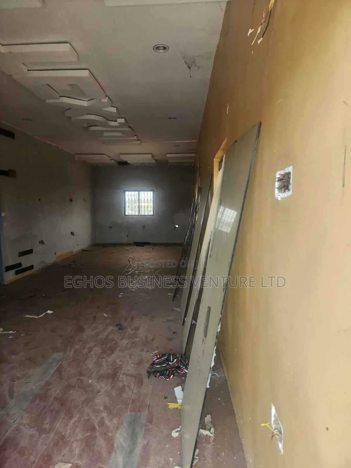 SHOP Space Upstairs Up for Rent