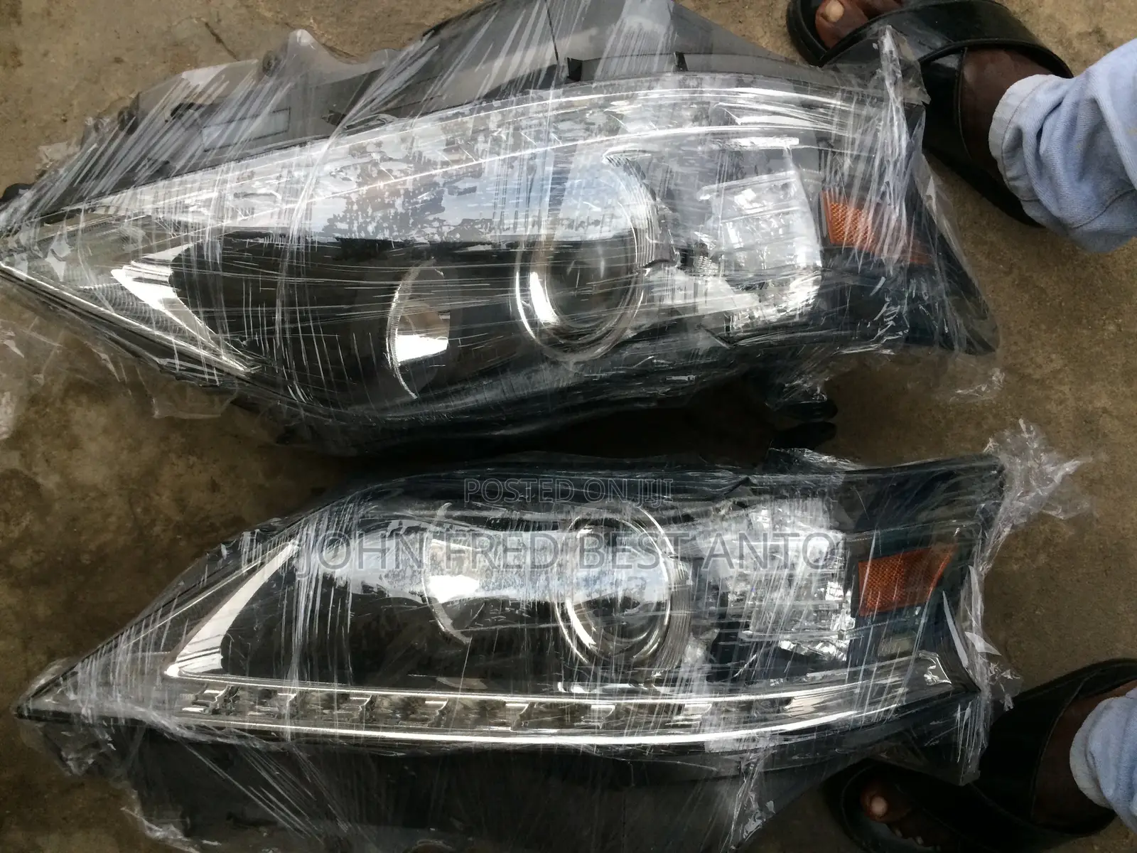 Toyota Lexus Pontiac Vibe and Bombar