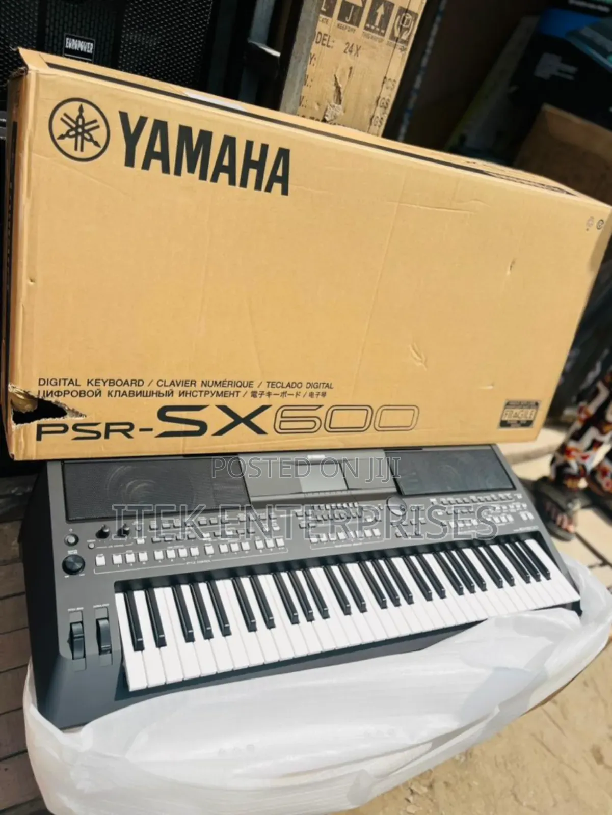 Yamaha PSR-Sx600 Digital Workstation Professional 61-Key Arranger Keyb