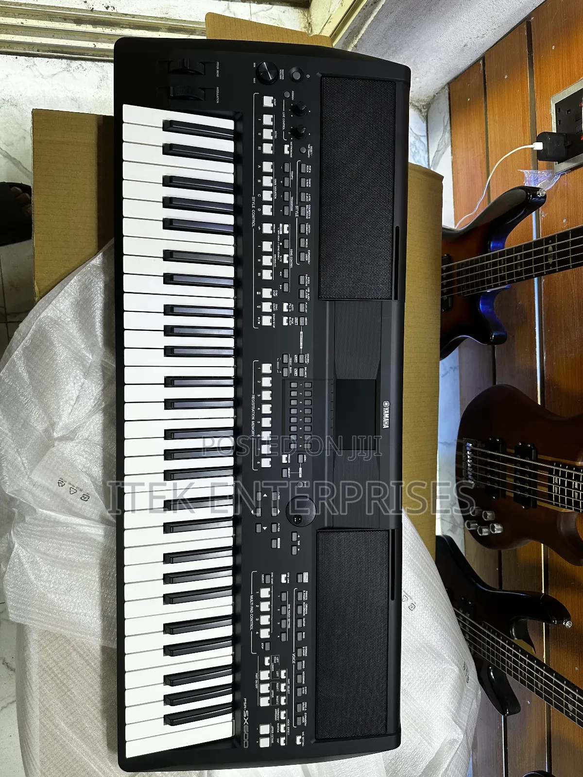Yamaha PSR-Sx600 Digital Workstation Professional 61-Key Arranger Keyb