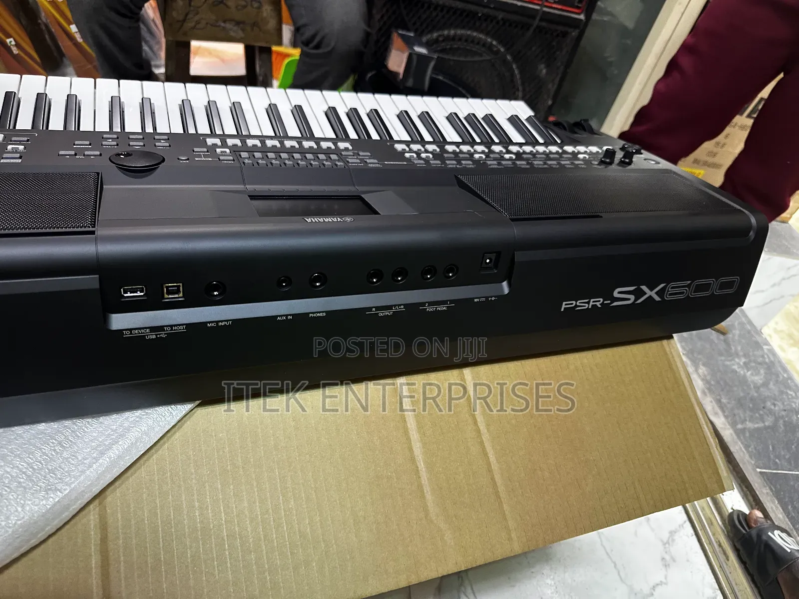 Yamaha PSR-Sx600 Digital Workstation Professional 61-Key Arranger Keyb