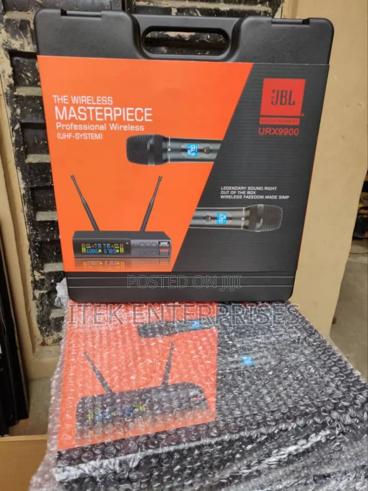 JBL Entertainment Urx9900 Professional Dual Wireless Microphone System