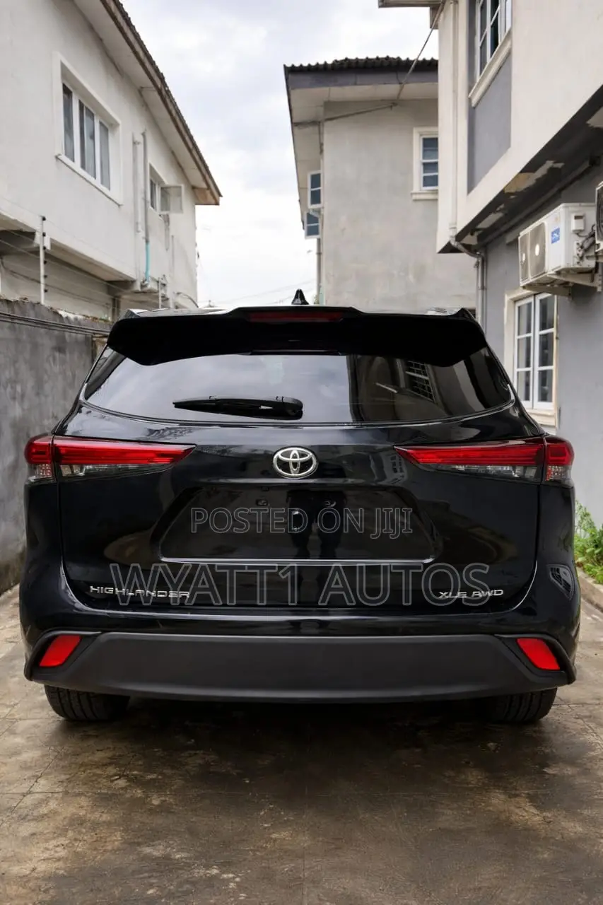 Toyota Highlander XLE AWD 2024 Black