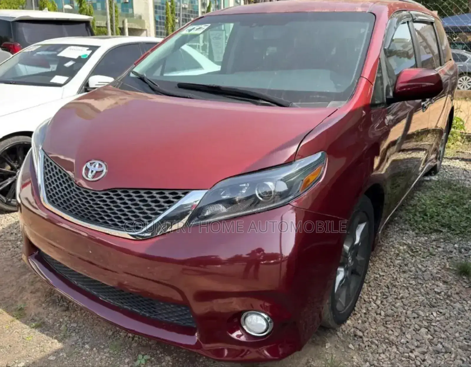 Toyota Sienna SE Premium 8 Passenger (3.5L 6cyl 6A) 2016 Burgundy