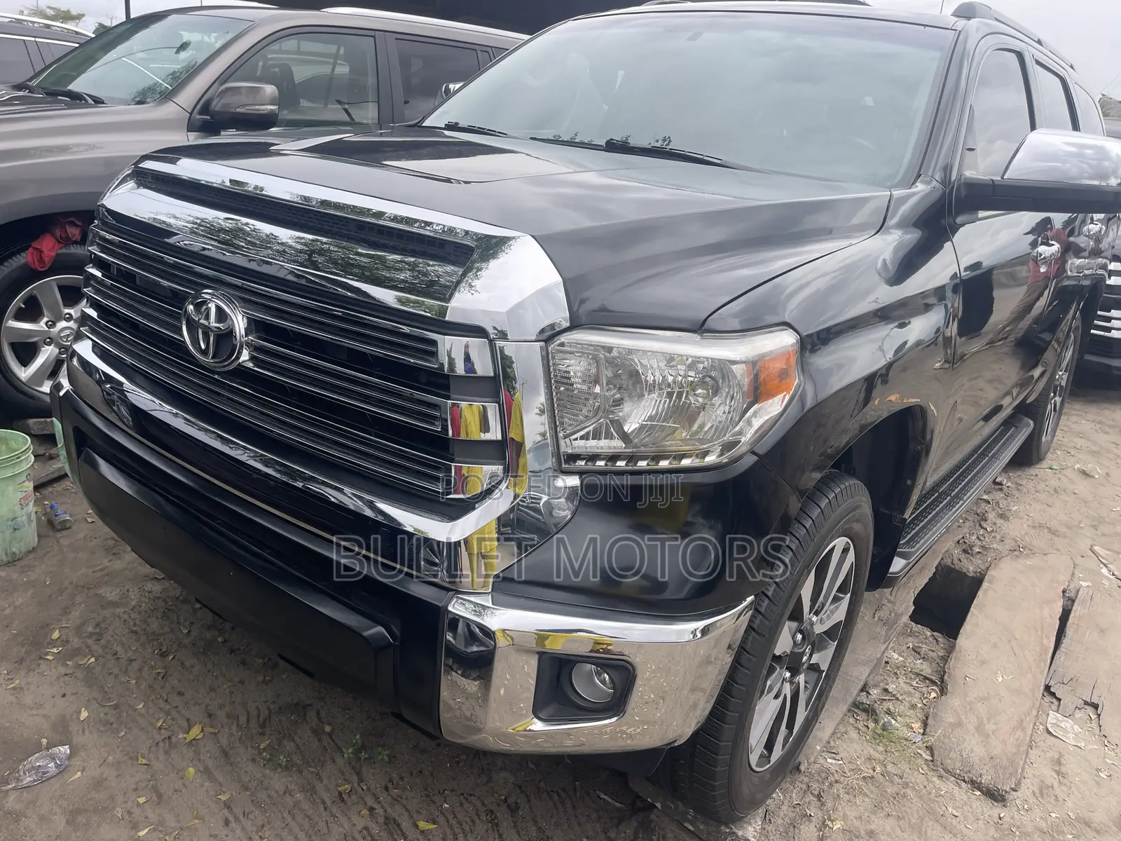 Toyota Sequoia Platinum 4dr SUV 4WD (5.7L 8cyl 6A) 2016 Black