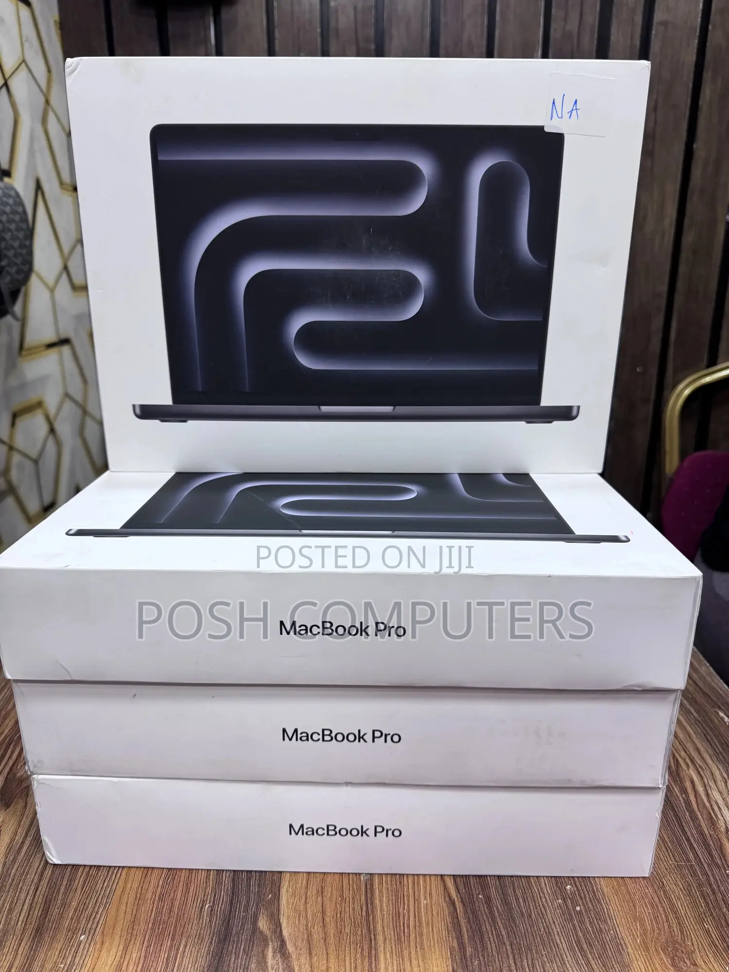 New Laptop Apple MacBook Pro 2025 M5 16GB Apple M5 SSD 512GB