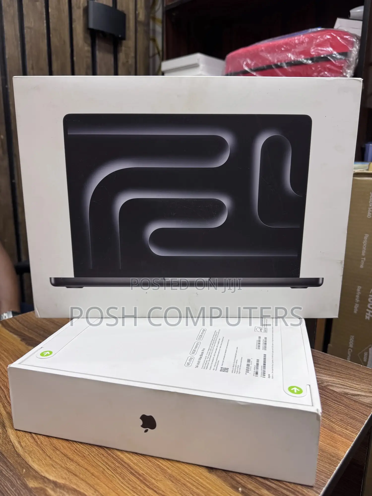 New Laptop Apple MacBook Pro 2025 M5 16GB Apple M5 SSD 512GB