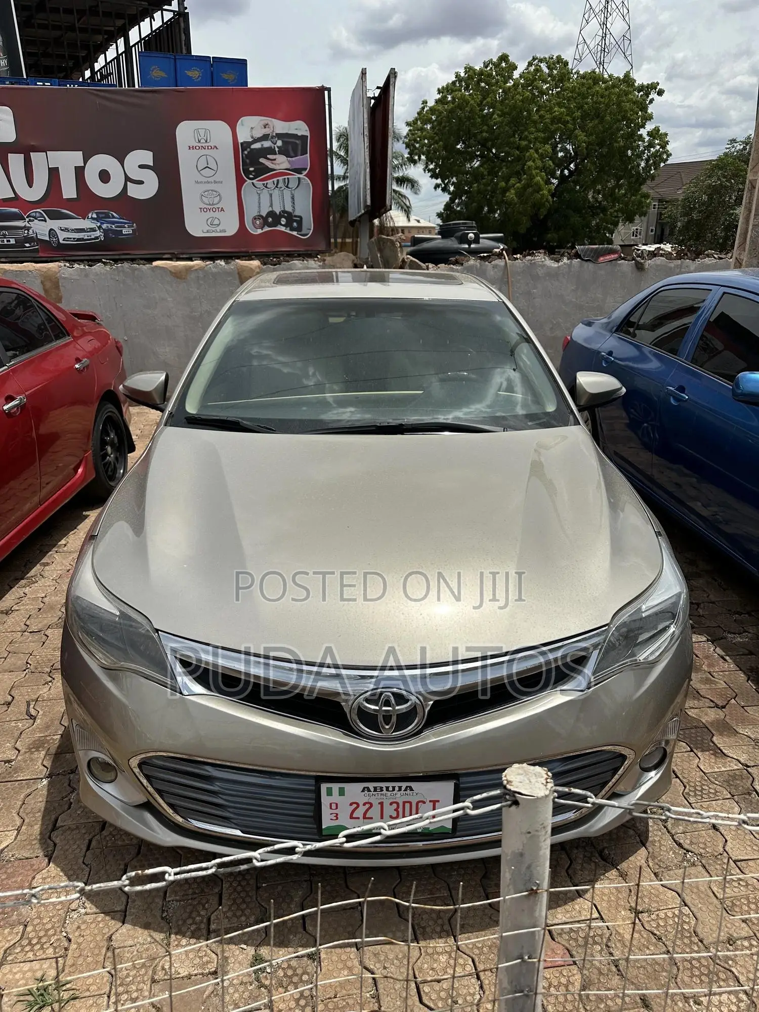 Toyota Avalon Limited Sedan FWD (3.5L 6cyl 6A) 2013 Gold