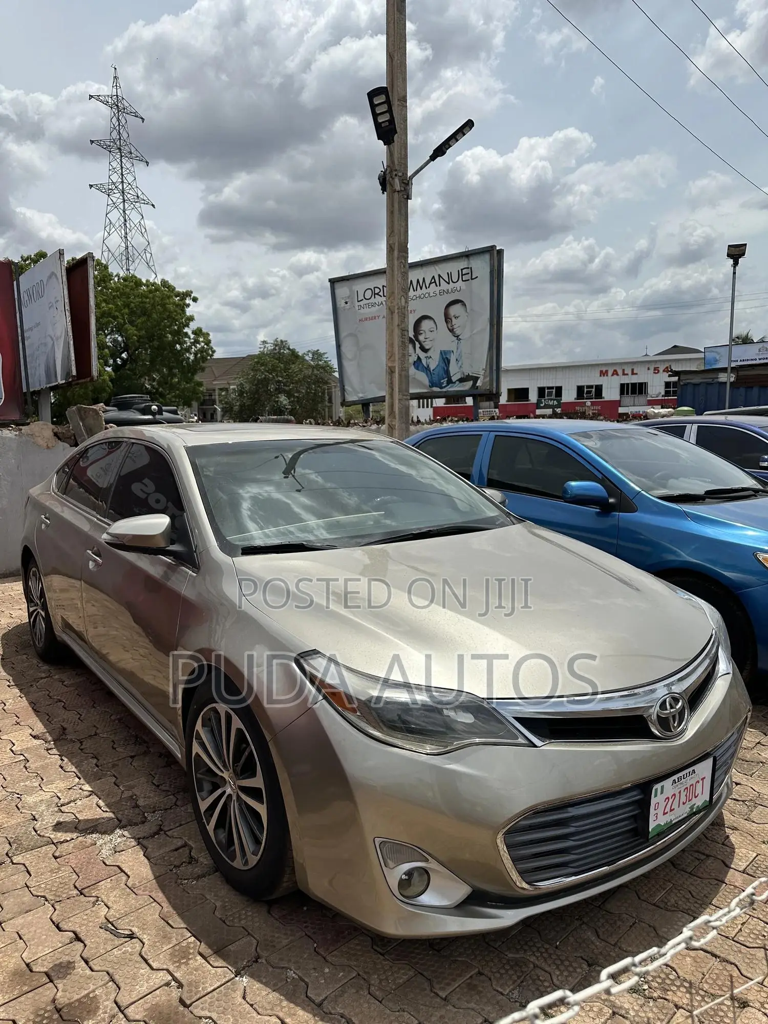 Toyota Avalon Limited Sedan FWD (3.5L 6cyl 6A) 2013 Gold