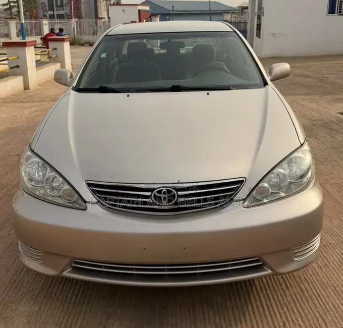 Toyota Camry LE 4dr Sedan (2.4L 4cyl 5A) 2006 Gold