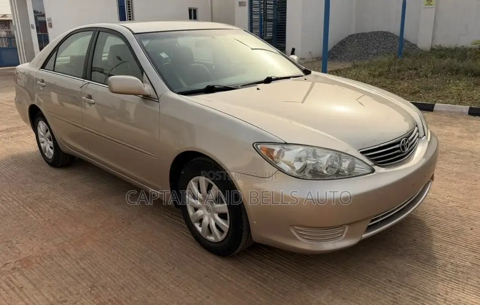 Toyota Camry LE 4dr Sedan (2.4L 4cyl 5A) 2006 Gold