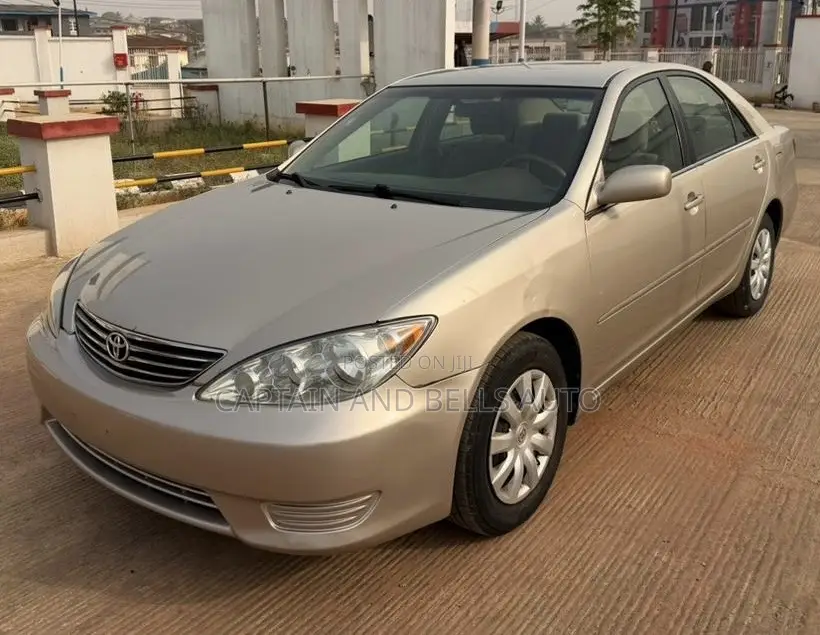 Toyota Camry LE 4dr Sedan (2.4L 4cyl 5A) 2006 Gold