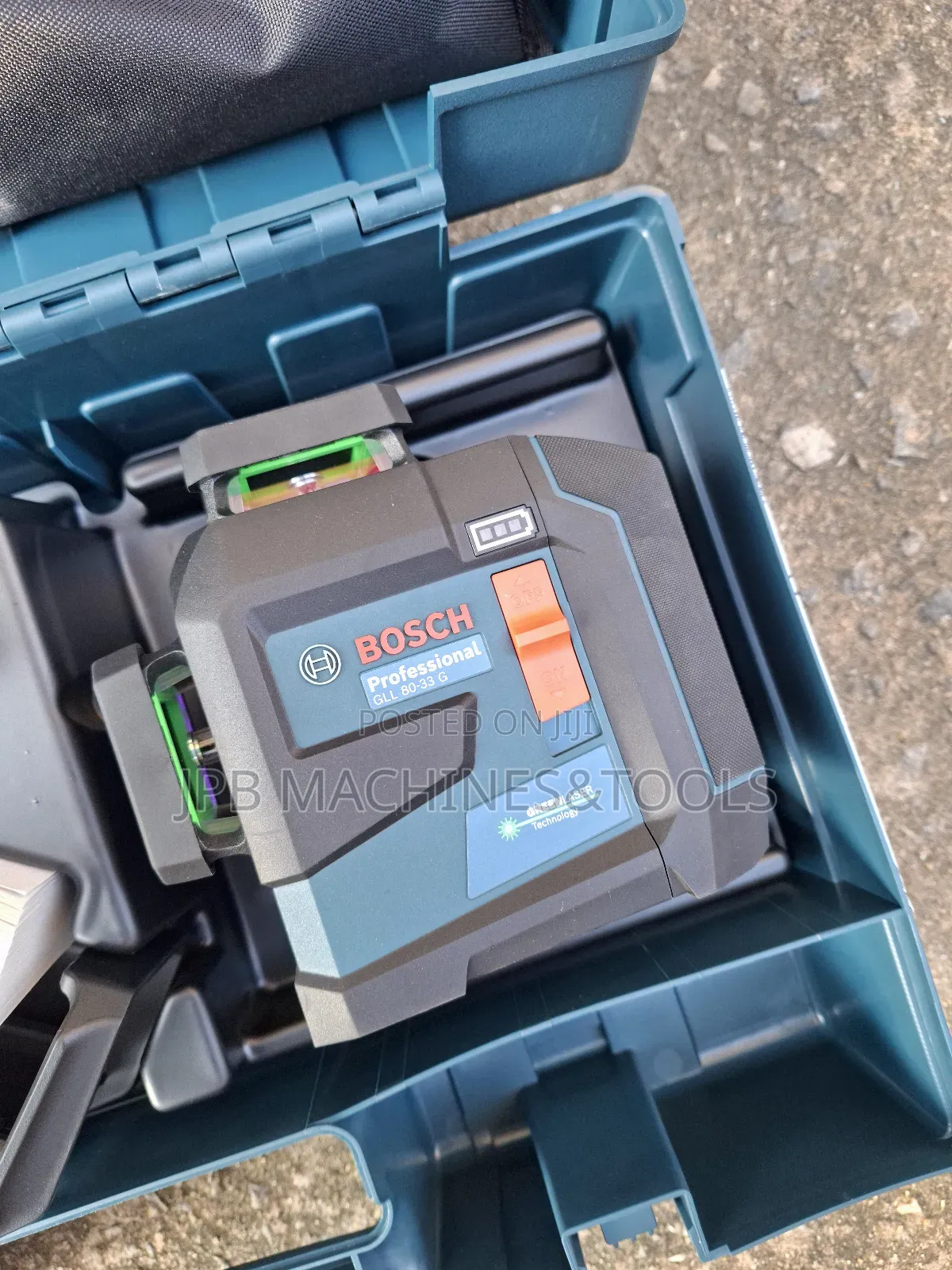 GLL 80-33g Bosch Green Laser Leveller With Charging Alkaline Battery