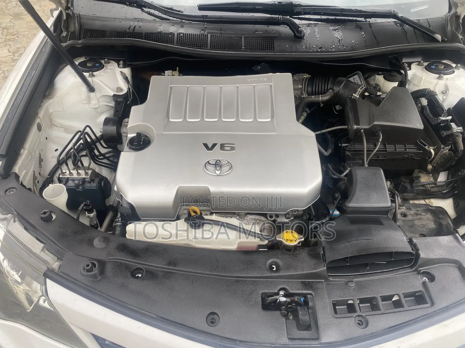 Toyota Camry SE V6 4dr Sedan (3.5L 6cyl 6A) 2013 White