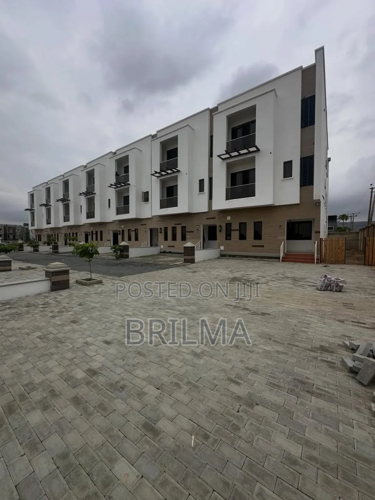 4bdrm Duplex in Jahi for sale