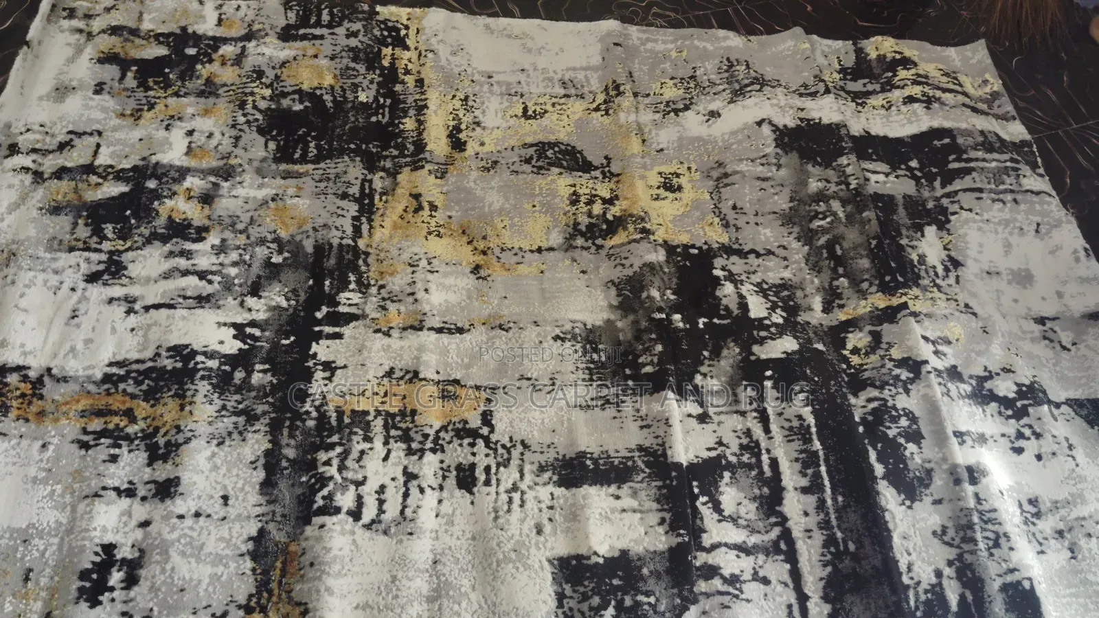 Royal Crest Center Rug