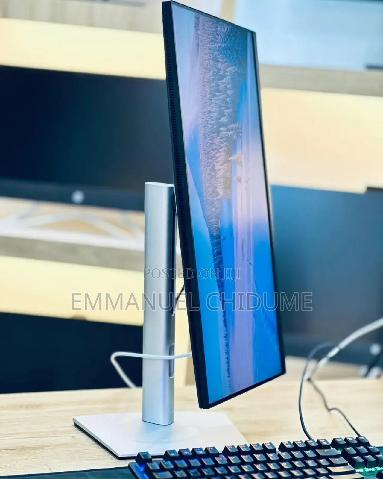 24 Inches Ips Dell Flameless Monitor With Type C Port