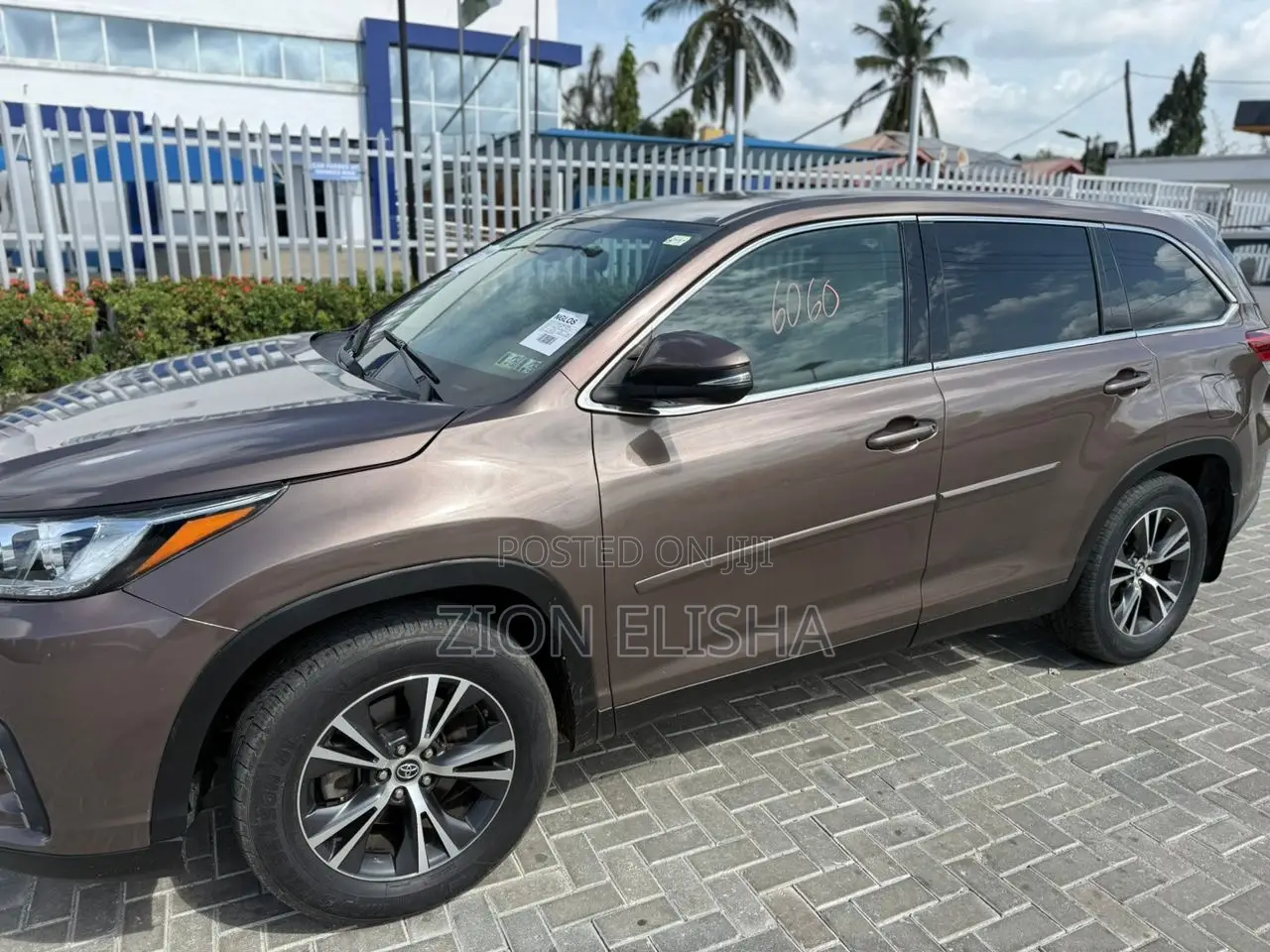 Toyota Highlander 2019 Brown