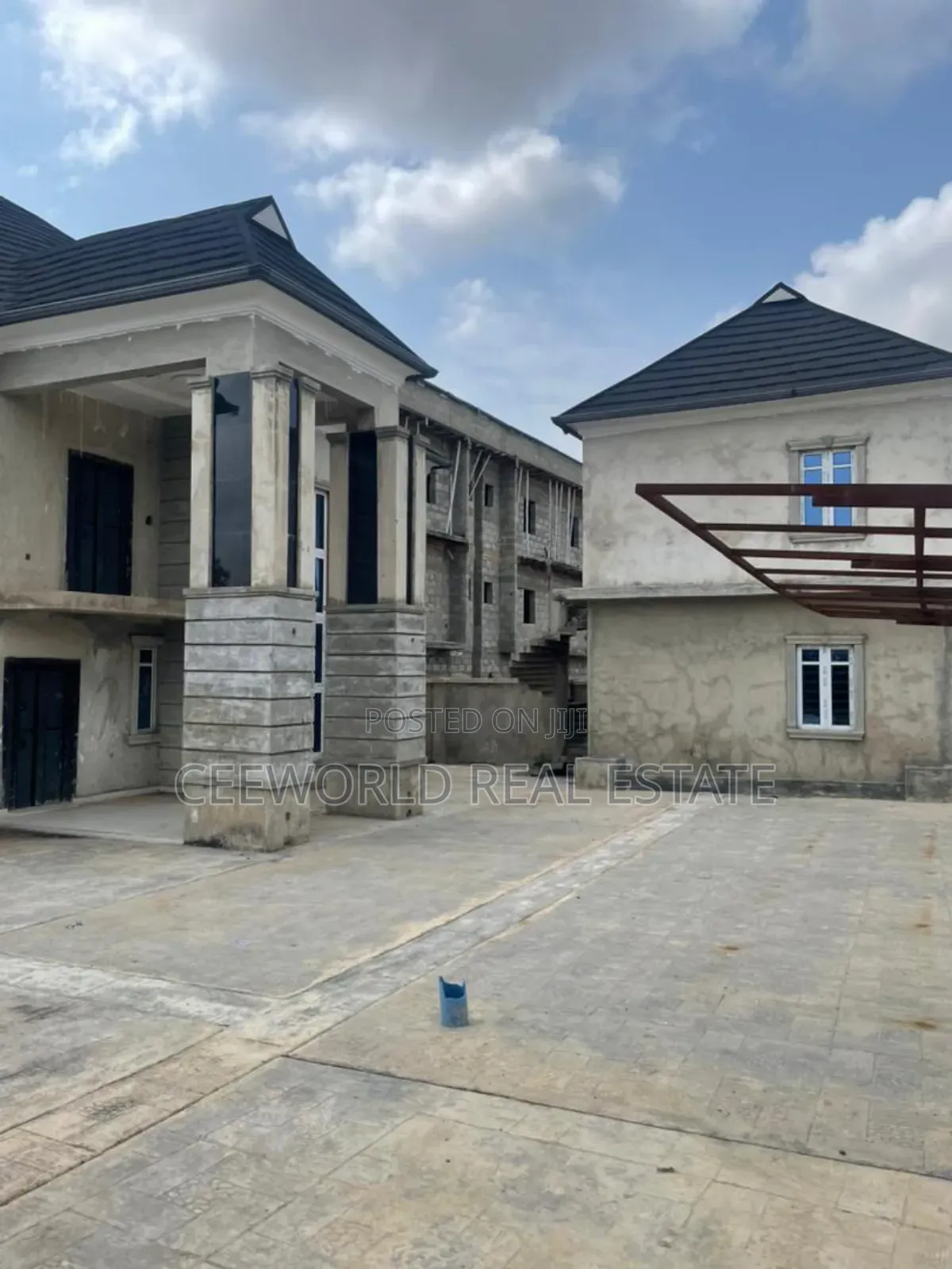 5bdrm Duplex in Alheri Main Akala for sale