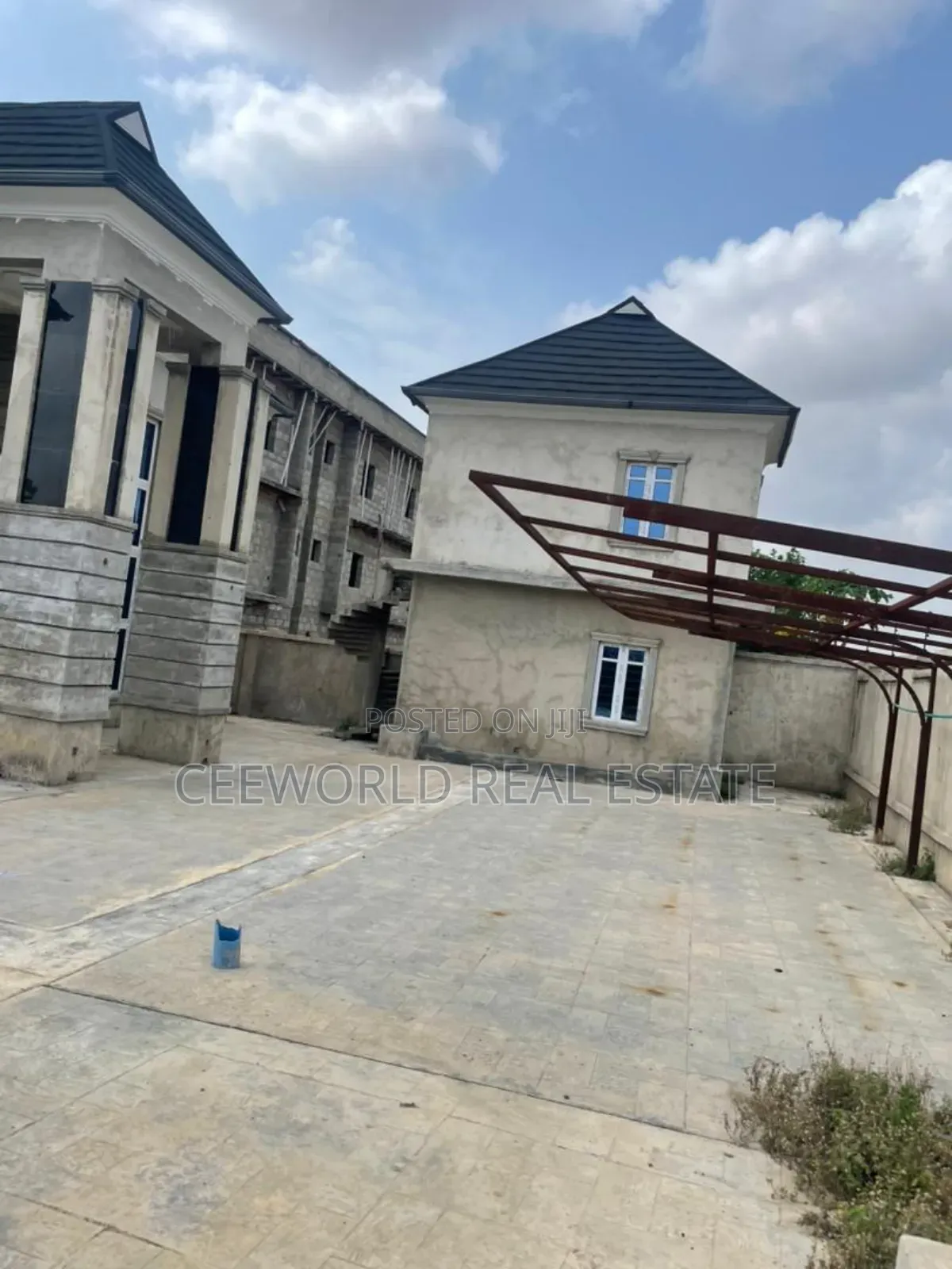 5bdrm Duplex in Alheri Main Akala for sale