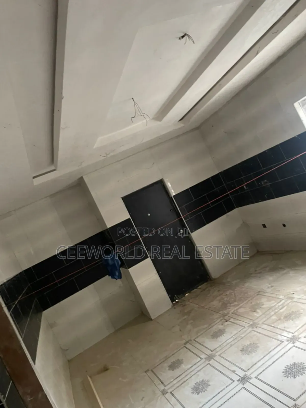 5bdrm Duplex in Alheri Main Akala for sale