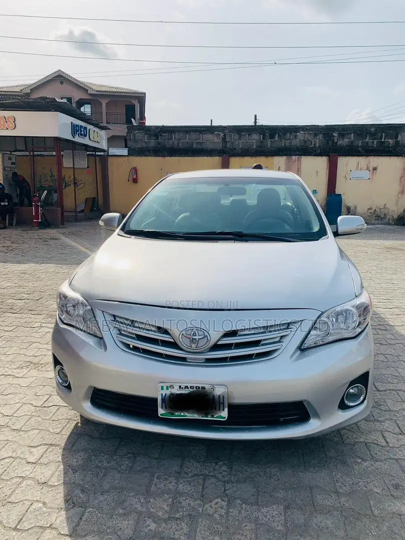 Toyota Corolla LE 4dr Sedan (1.8L 4cyl 4A) 2011 Silver