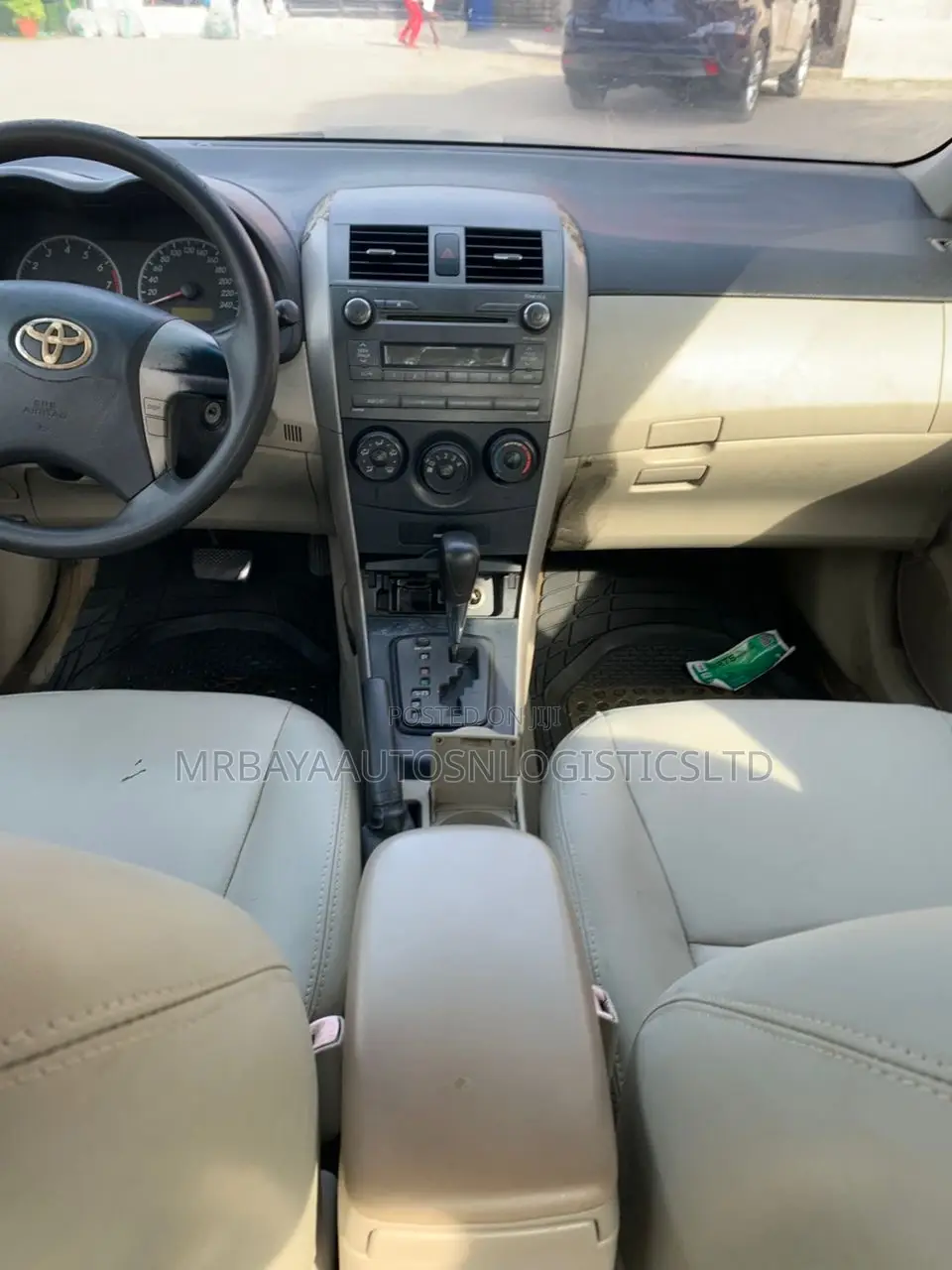 Toyota Corolla LE 4dr Sedan (1.8L 4cyl 4A) 2011 Silver
