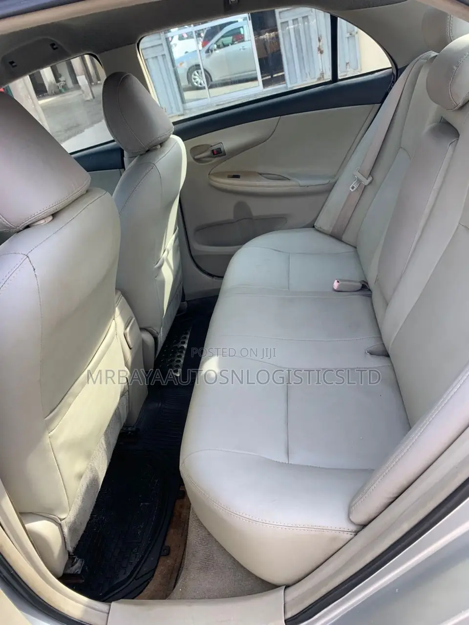 Toyota Corolla LE 4dr Sedan (1.8L 4cyl 4A) 2011 Silver