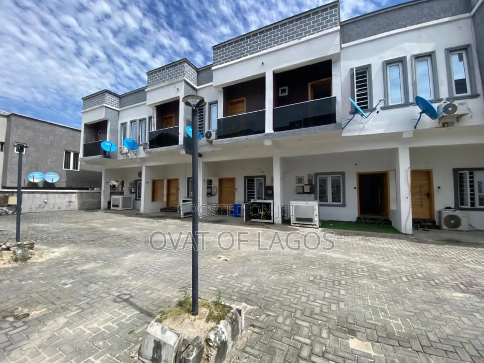 3bdrm Duplex in Ikota Villa for sale