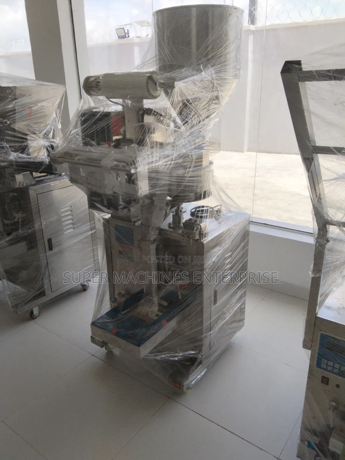 1kg Granule Packaging Machine With Auto Loader and Conveyor