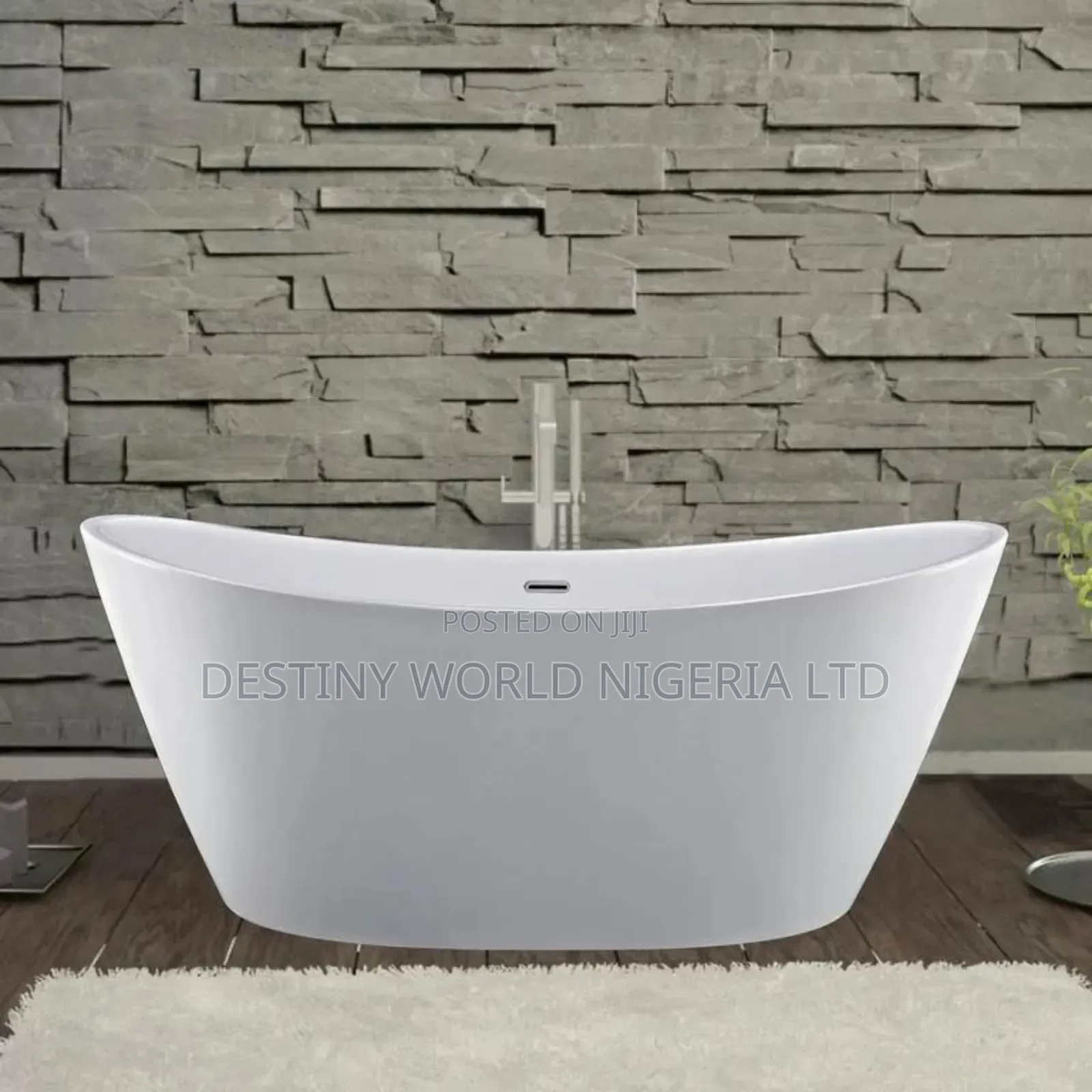 Bathtub in White Curved