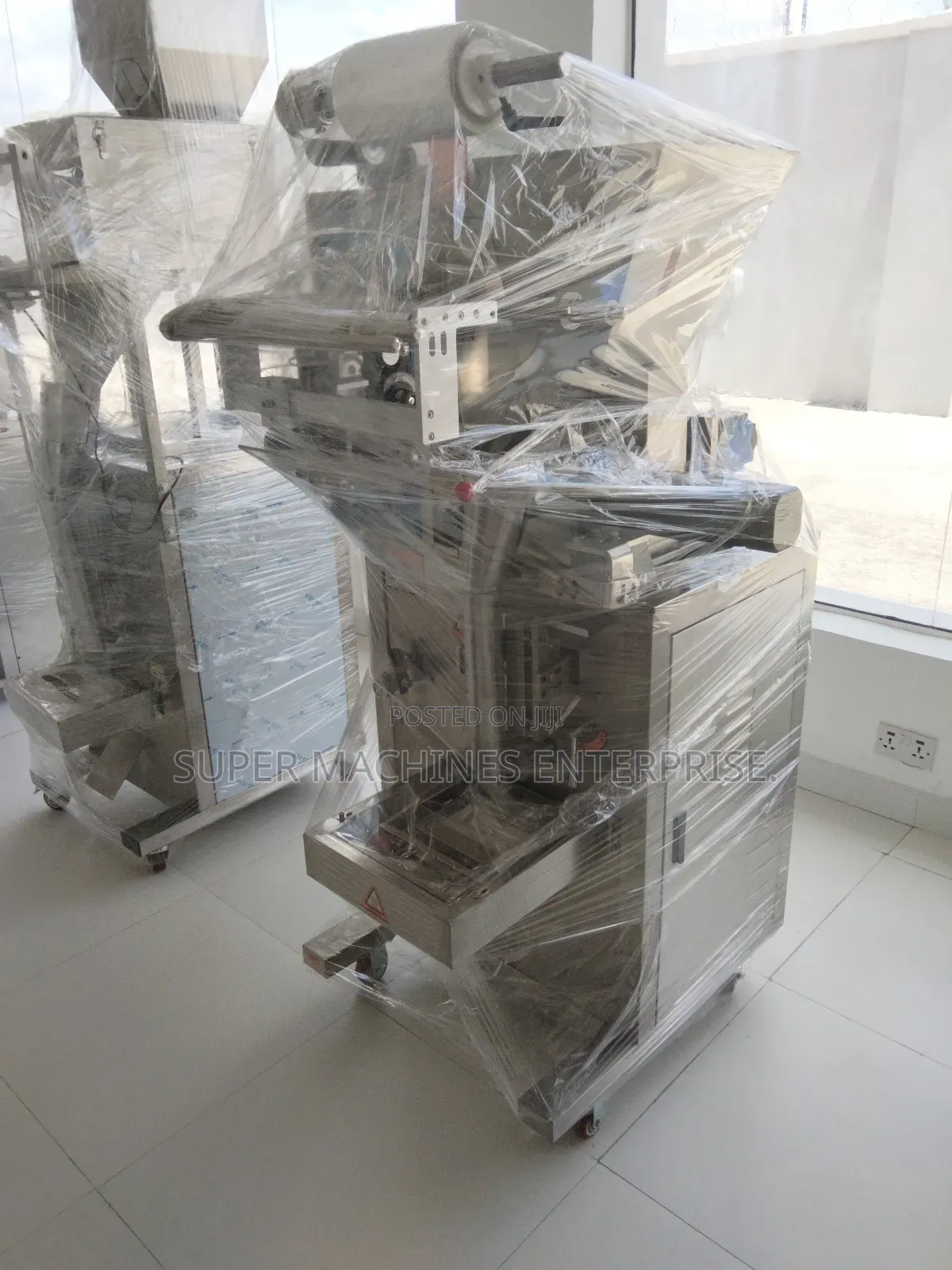 I Kg Powder Packaging Machine With Auto Loader and Conveyor