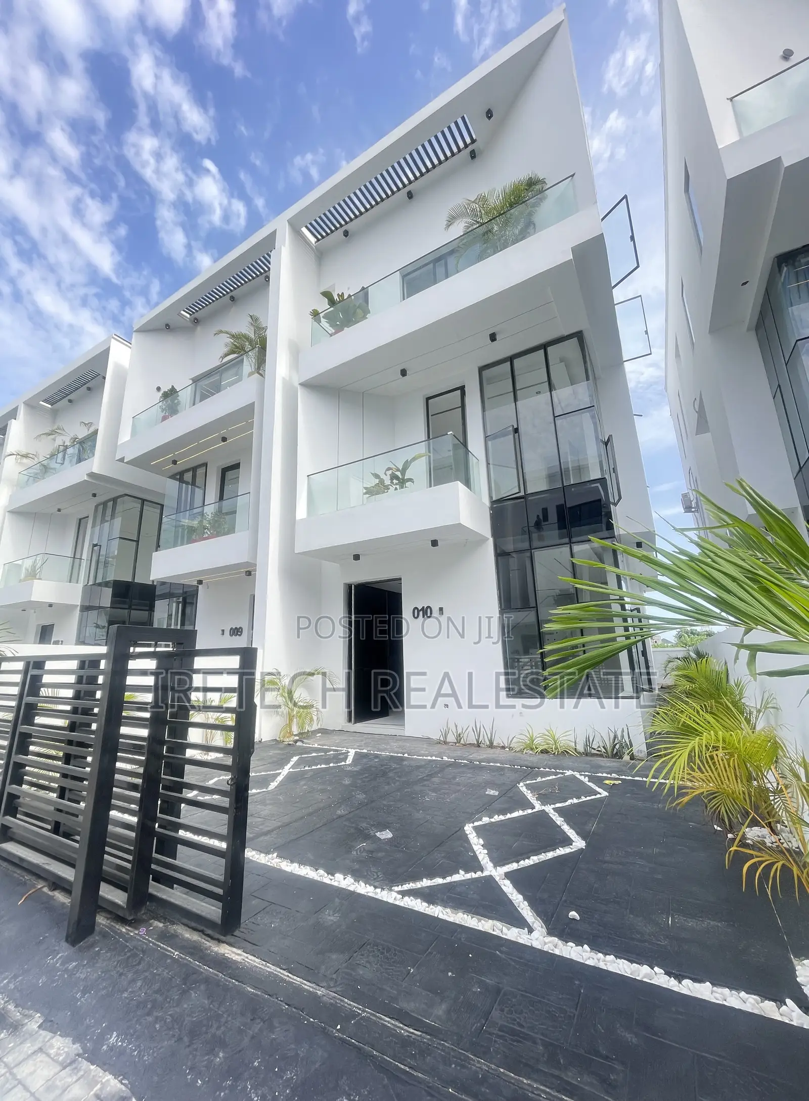 4bdrm Duplex in Orchid Road In A, Chevron for sale