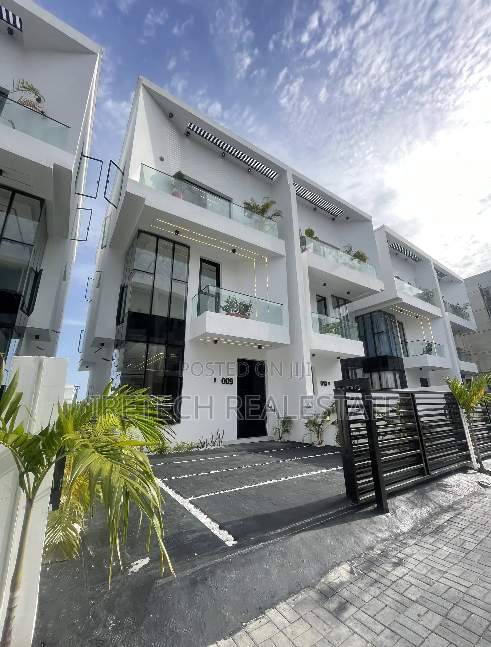4bdrm Duplex in Orchid Road In A, Chevron for sale