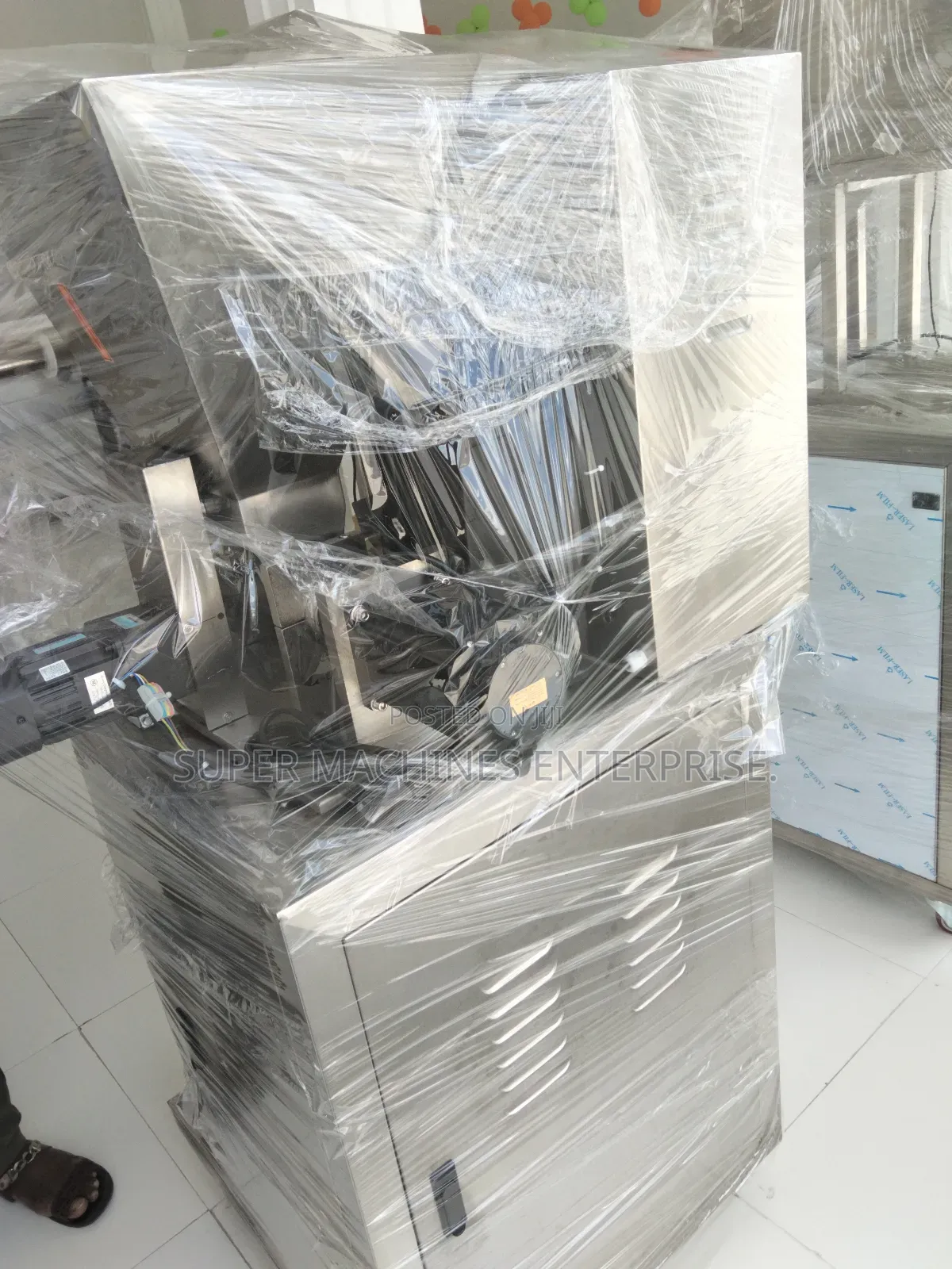 I Kg Powder Packaging Machine With Auto Loader and Conveyor