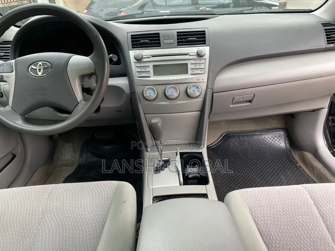 Toyota Camry LE 4dr Sedan (2.5L 4cyl 6A) 2011 Black